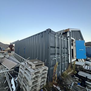 Grå 20 fods container M/ maler udstyr