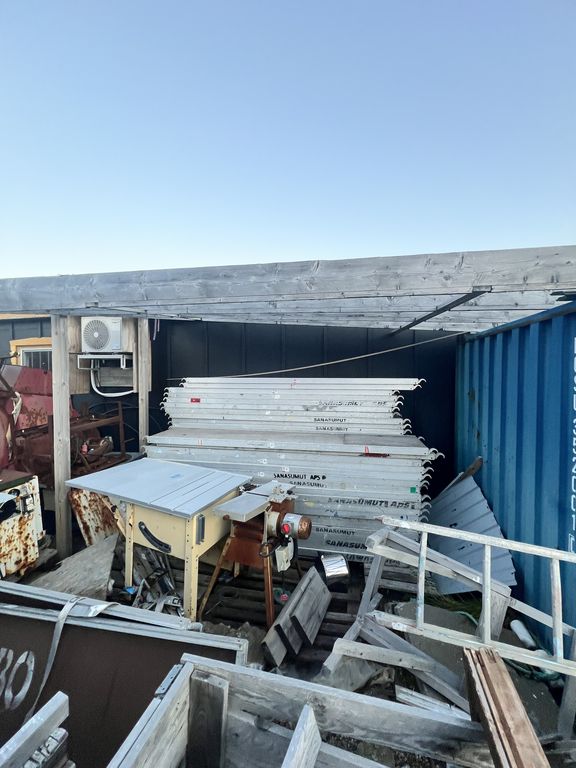 Blå 20 fods Container  M/ stillads ( nr. 8 )