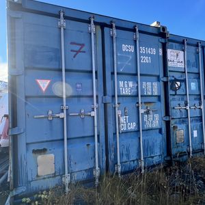 Blå 20 fods Container M/indhold ( nr 7)