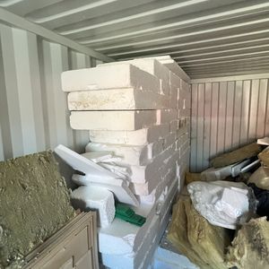 Blå 20 fods Container M/indhold ( nr 7)