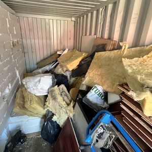 Blå 20 fods Container M/indhold ( nr 7)