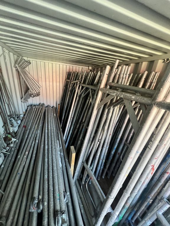 Blå 20 fods Container  M/ stillads ( nr. 8 )