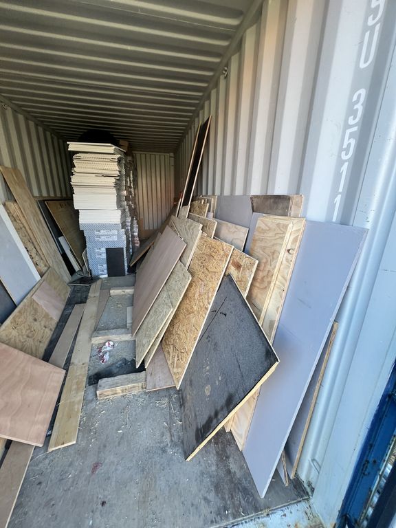 Blå 20 fods container M/ plader  ( nr 6 )