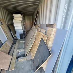 Blå 20 fods container M/ plader  ( nr 6 )