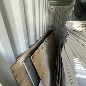 Blå 20 fods container M/ plader  ( nr 6 )