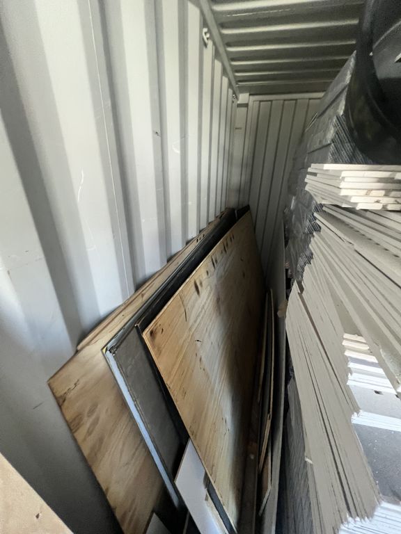 Blå 20 fods container M/ plader  ( nr 6 )