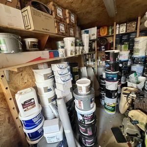 Grå 20 fods container M/ maler udstyr