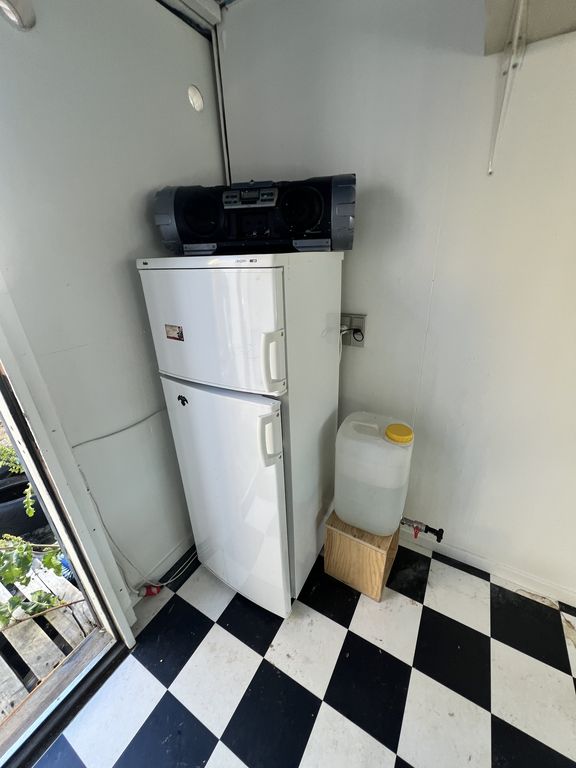 Grå 20 fods Kaffecontainer M/indhold