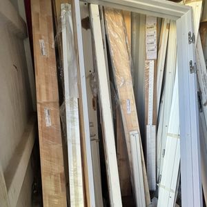 Rød 20 fods container M/ Døre & skabe ( Nr 4 )