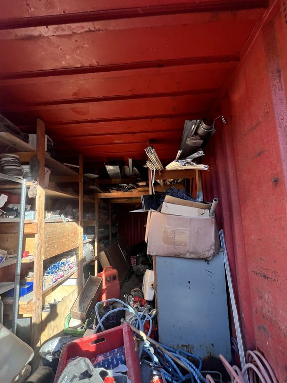 Rød 20 fods Container M/bolt & Jern ( Nr 3 )