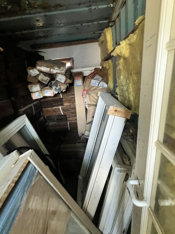 Grå 20 fods Container M/ vindue & Tagspåner