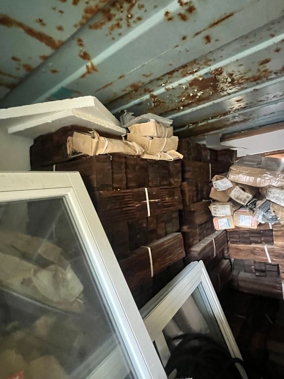 Grå 20 fods Container M/ vindue & Tagspåner