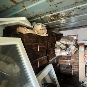 Grå 20 fods Container M/ vindue & Tagspåner