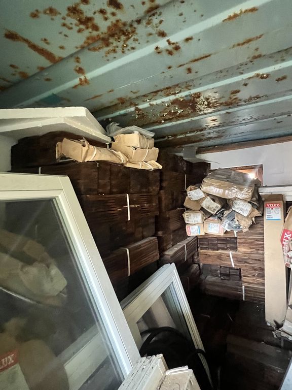 Grå 20 fods Container M/ vindue & Tagspåner