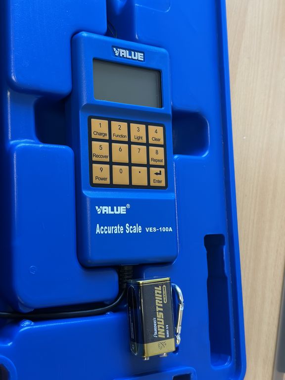 VALUE elektronisk kølemiddelvejeskål model VES-100A.