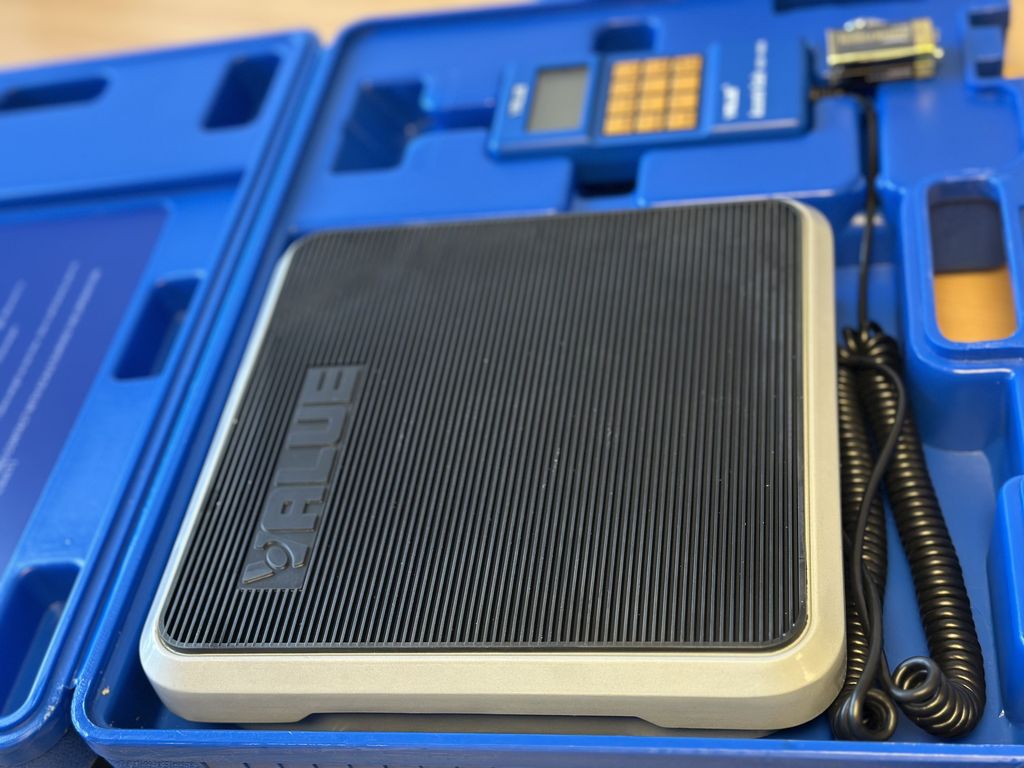 VALUE elektronisk kølemiddelvejeskål model VES-100A.