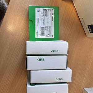 Kasse med diverse udstyr